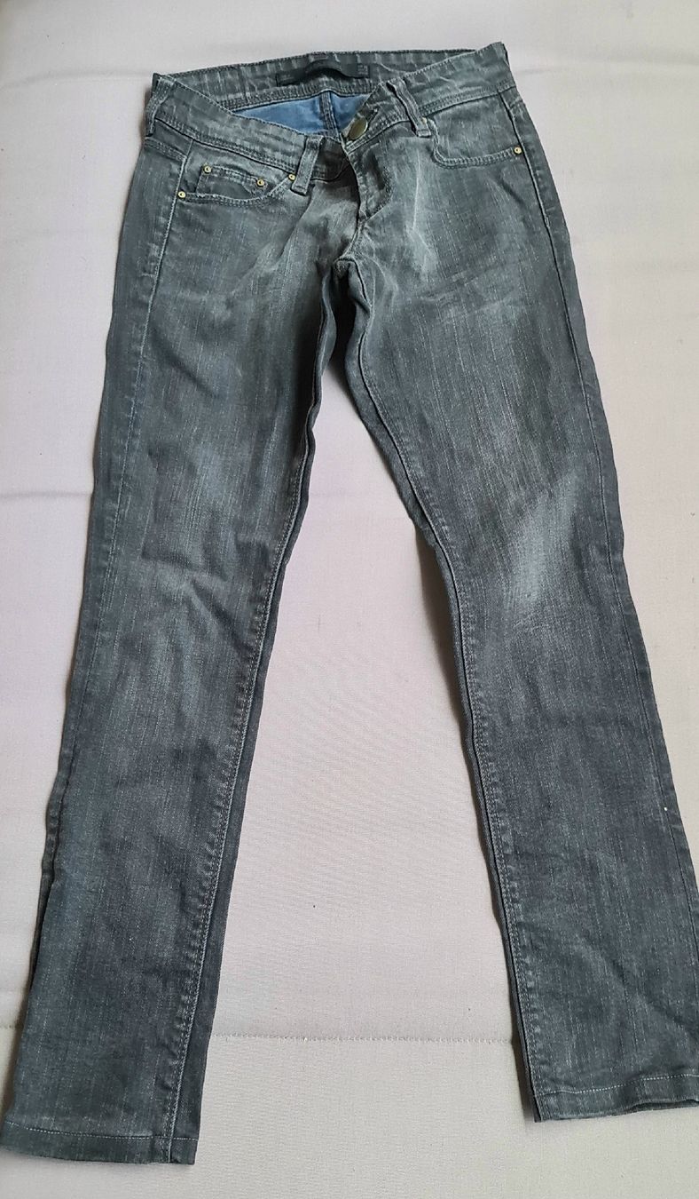 Zara Jeans: jeans droit en coton taille 34 – Usato da Genève venduto da Saleena