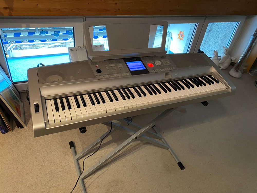Digital Piano Yamaha Portable Grand DGX305 Kaufen auf Ricardo