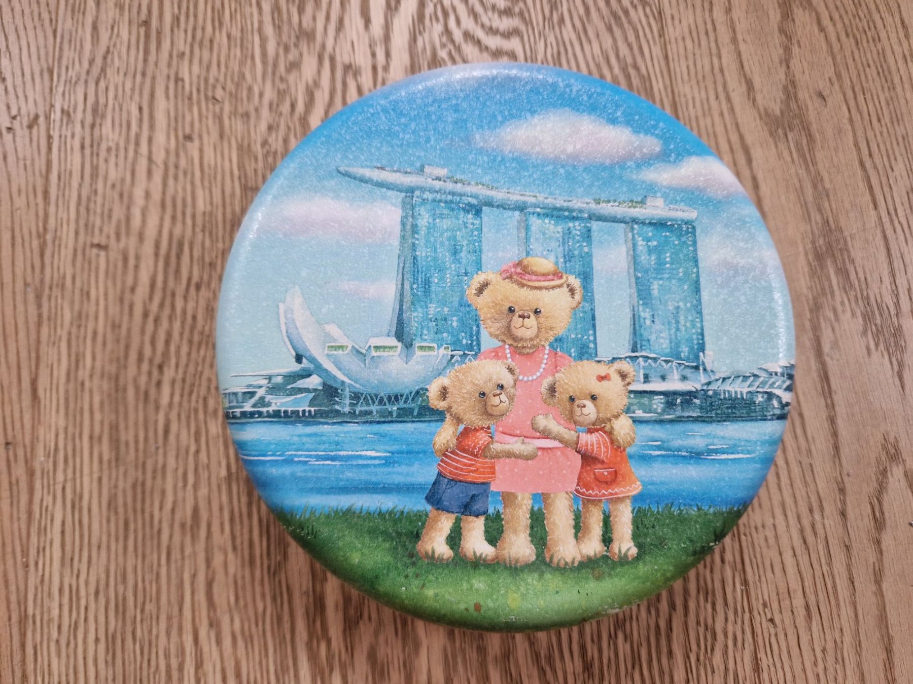 Tutte le decorazioni: Blech / Keks Dose aus Singapur Thema Muttertag – Usato da Zürich venduto da cbeerli1980