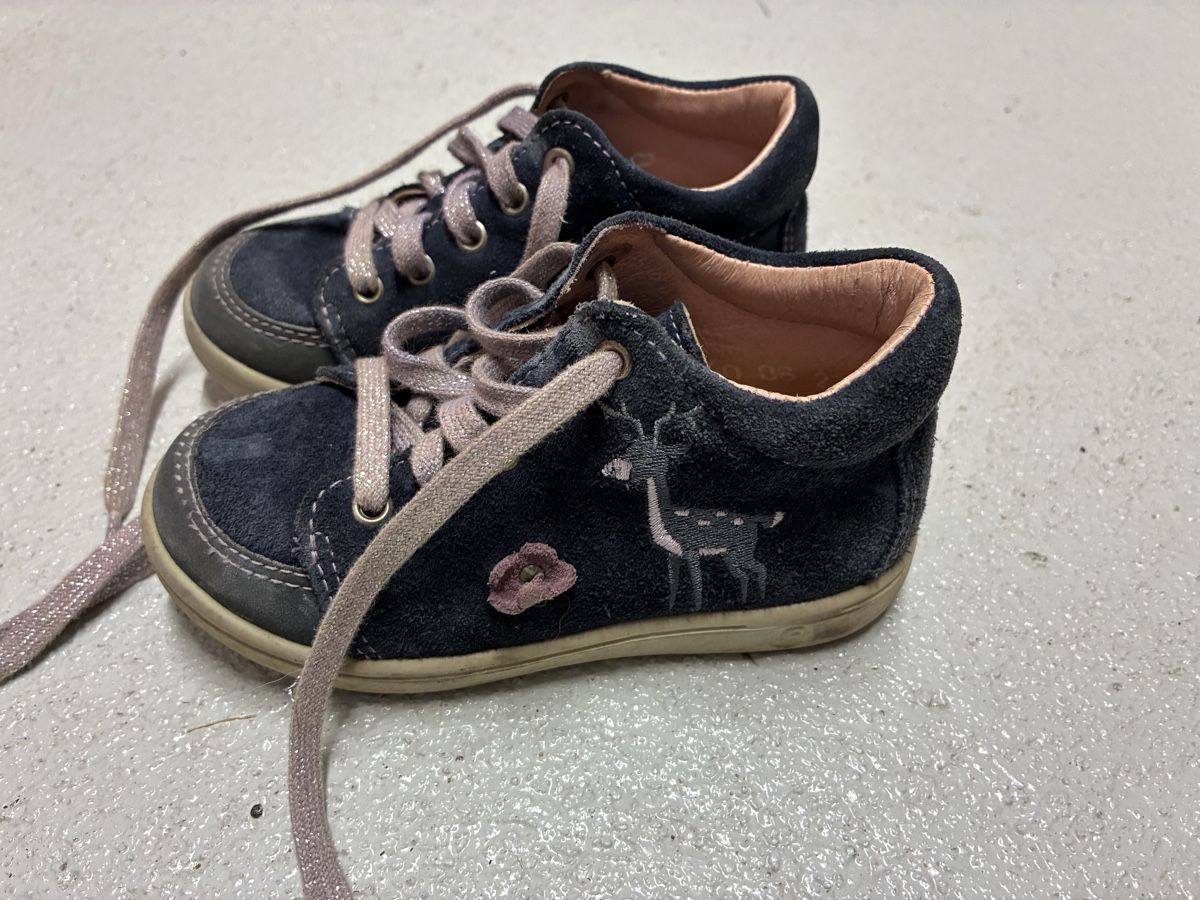 Scarpe per ragazzi: Kinderschuhe Grösse 23 – Usato da Muhen venduto da Sally203 3