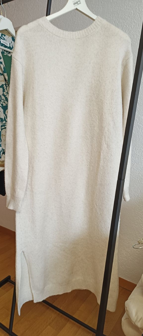 Kleider: Robe Pull Hiver Beige Douce Taille M – Gebraucht aus Chermignon-Bas von deb_vme