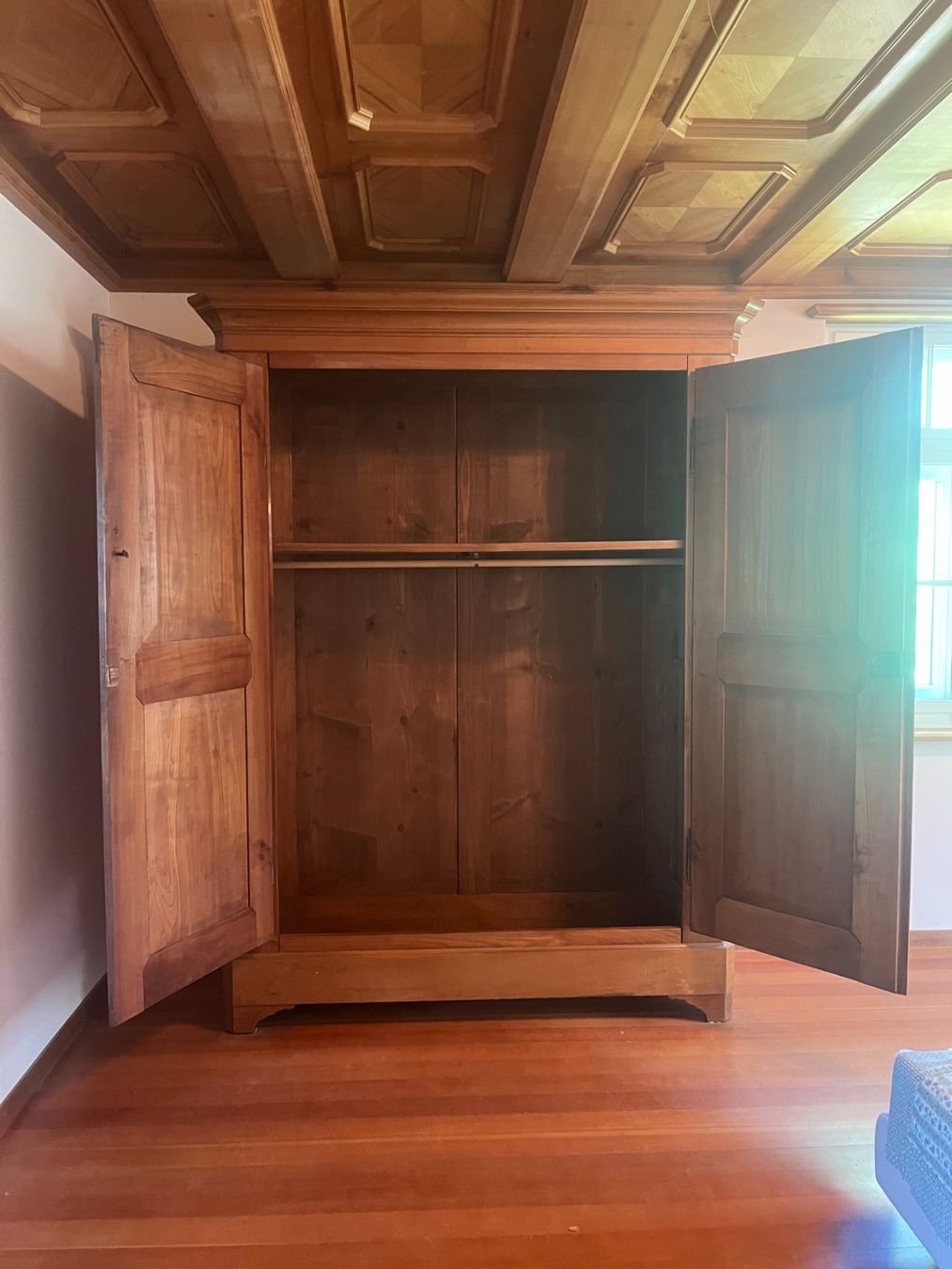 Armadi: Wunderschöner Massiver Holzschrank Chriesiholz – Usato da Zürich venduto da leia12 6