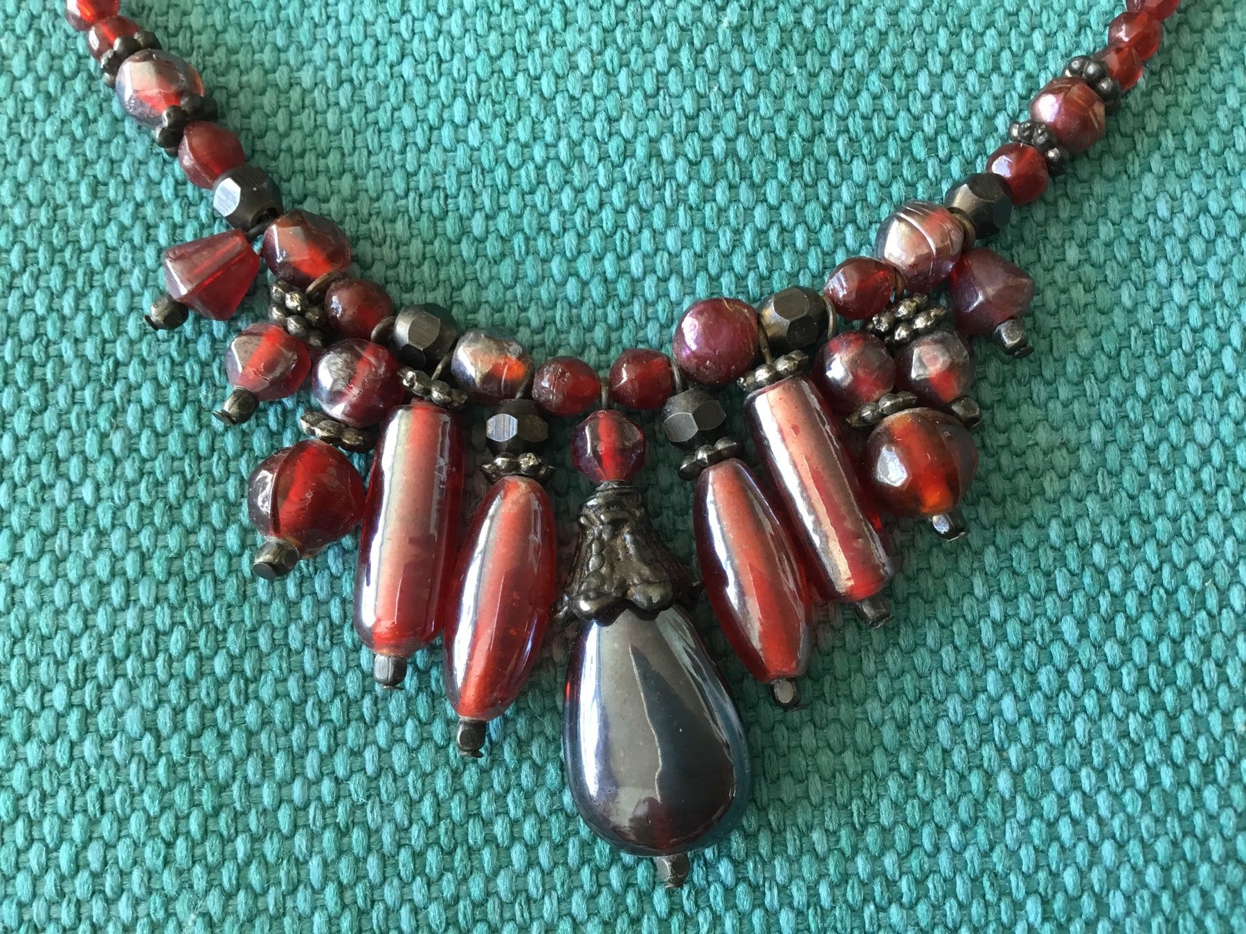 Catenine: Collier perles de verre bordeaux – Nuovo (secondo la descrizione) da Le Landeron venduto da nic_8hd5 3