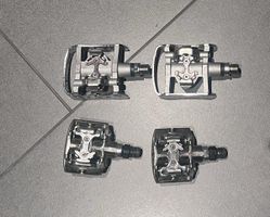 Shimano SPD-Pedale mit Halterungen und Schuhplatten