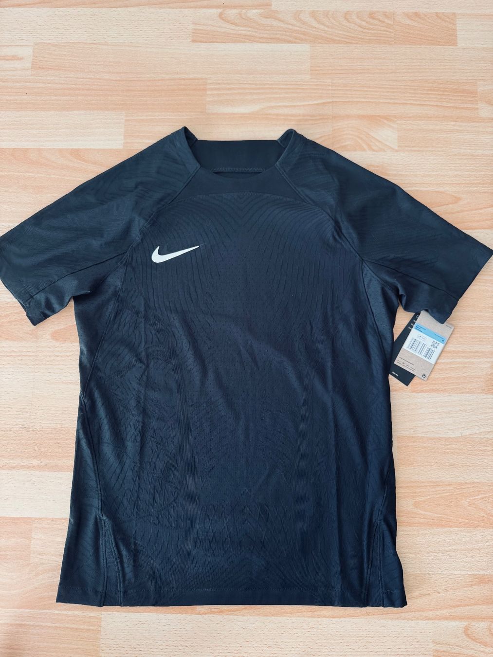 Nike T-shirts: Nike Performance – Neuf avec emballage d'origine à Oftringen par bmw_b8bm 2