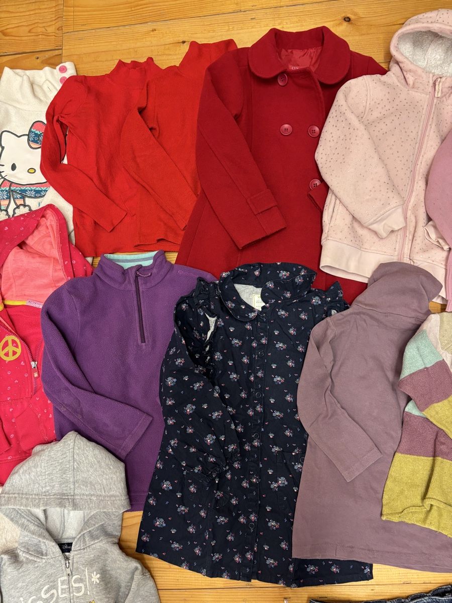 Lotti & Set di vestiti: Kleiderpaket Mädels, Grösse 110/116 – Usato da Büren an der Aare venduto da Nikito2001 2