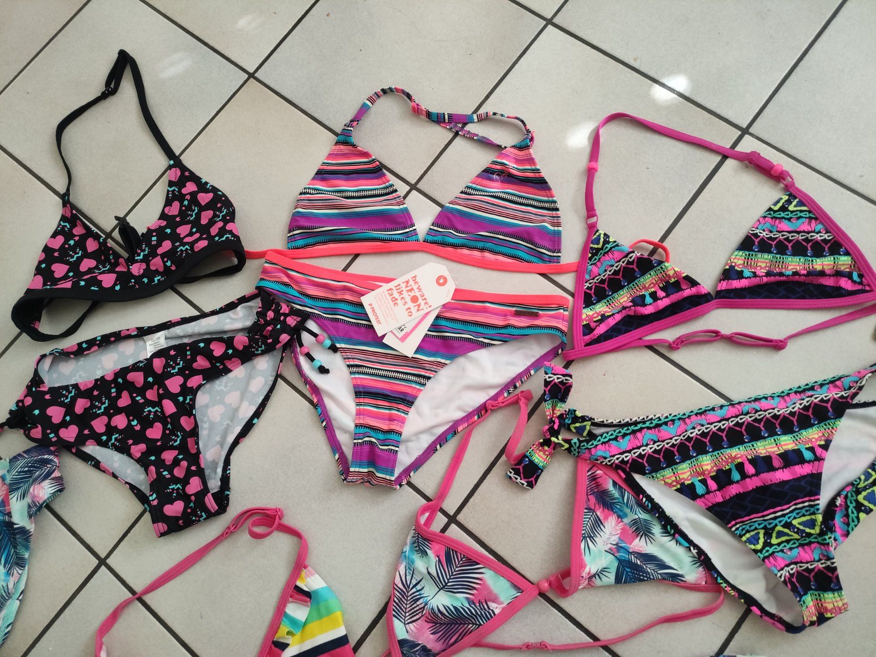 Costumi da bagno & Bikini: Neu und ungetragen Bikini gr 176 – Nuovo e nell'imballaggio originale da Dagmersellen venduto da L.Ga. 1