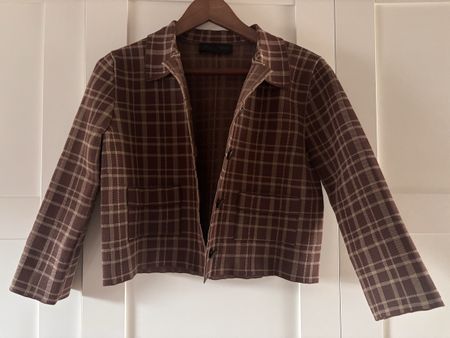 Giacca Zara corta a quadri marrone, ideale per l'autunno.