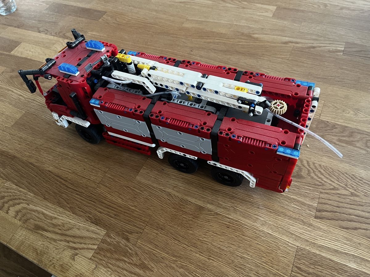 Technics Jeux de construction: Technic Feuerwehrfahrzeug mit Wassertank – D'occasion à Niedergösgen par manuel307 1