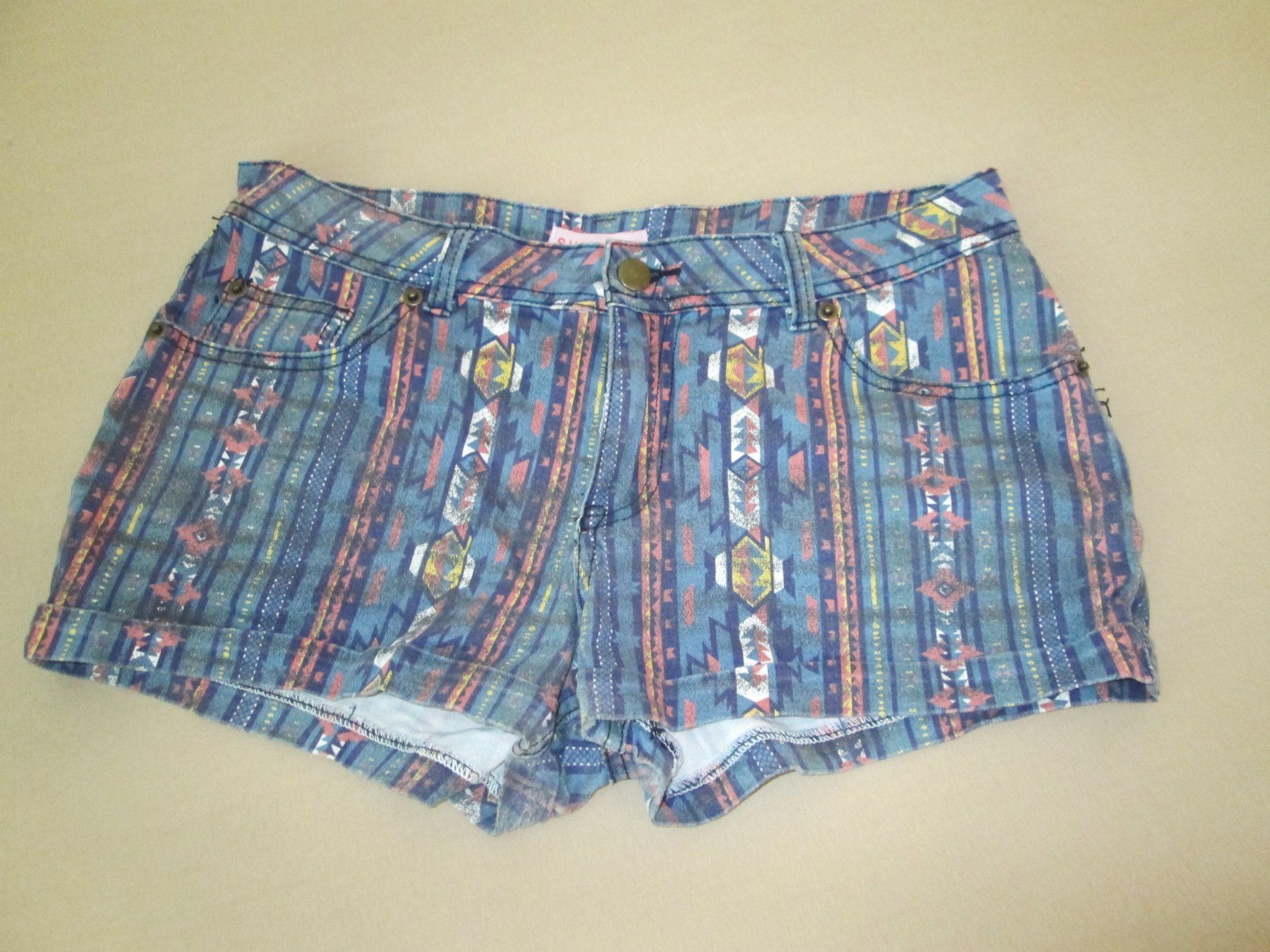 Pantaloni: Coole Hot Pants – Usato da Neuchâtel venduto da Dualseele