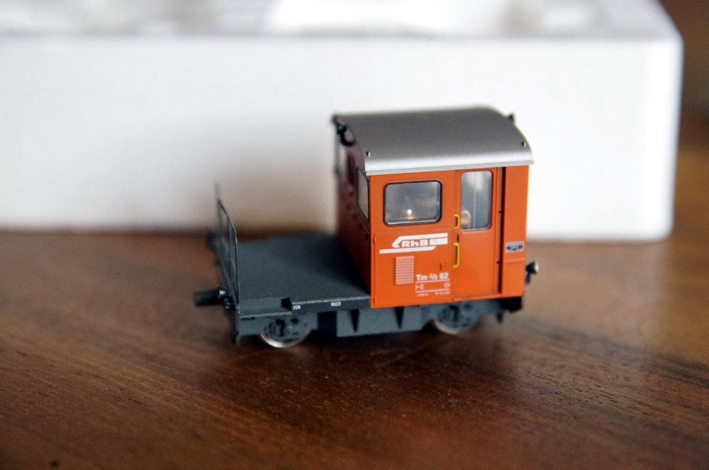 Modelo A Escala 1/87 H0m De Tractor RhB Tm 2/2 93 - Kit Sin Pintar, Resina, Para Maquetas Ferroviarias