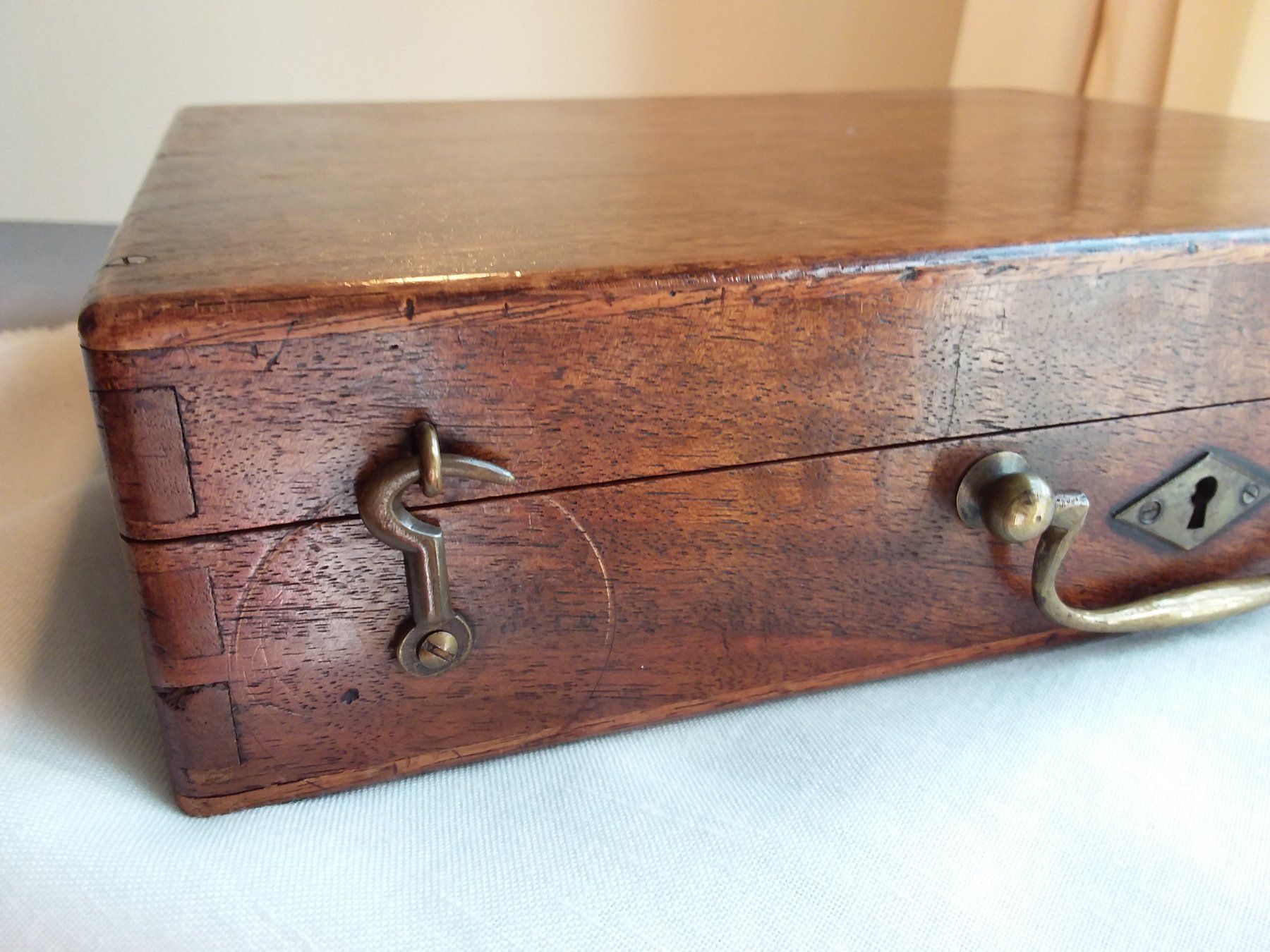 Valigie: Antike Handmade Mahagony Box England, ca 1880 – Usato da Zürich venduto da SciTec 2