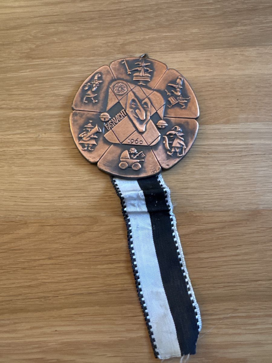 Placchette & Badge: Basler Zugblaggedde 1960 – Usato da Basel venduto da Tizi.L