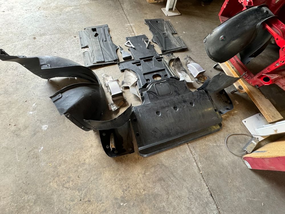 BMW E39 M5 Unterboden und Radhausverkleidung vorne Kaufen auf Ricardo