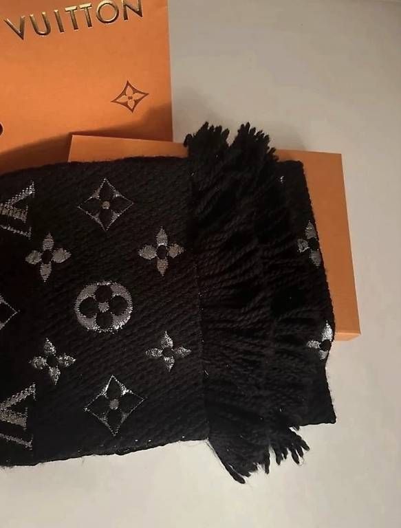 Foulard & Sciarpe: Wollschal Louis Vuitton – Nuovo e nell'imballaggio originale da Altendorf venduto da glo_2xn7 1