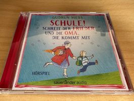 D4 Schule! schreit der Frieder, und die Oma, die kommt mit