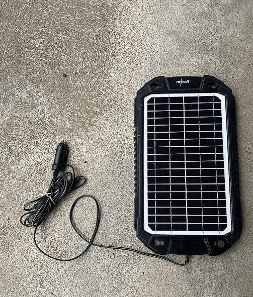 Dispositivi a energia solare: Solarpanell als Ladegerät für 12V Anlagen – Usato da Büren zum Hof venduto da alfi6068