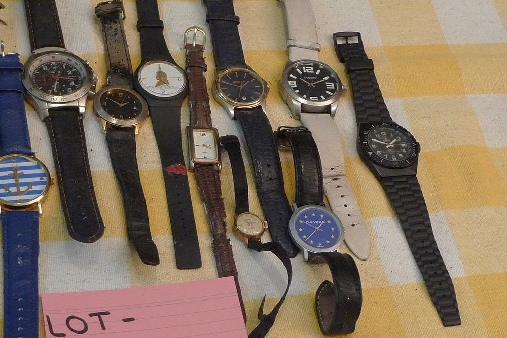 Orologi: LOT-UHREN 8. – Difettoso da Bern venduto da bn1640 2