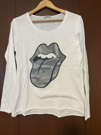 Pull manches longues.