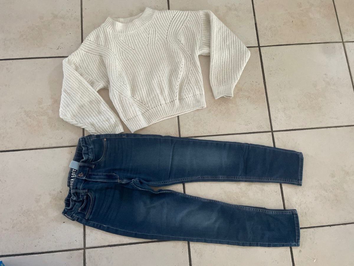 H&M Lotti & Set di vestiti: H&M Set: Jeans Skinny Fit & Strickpullover, Gr. 134 – Usato da Obergerlafingen venduto da cabo4