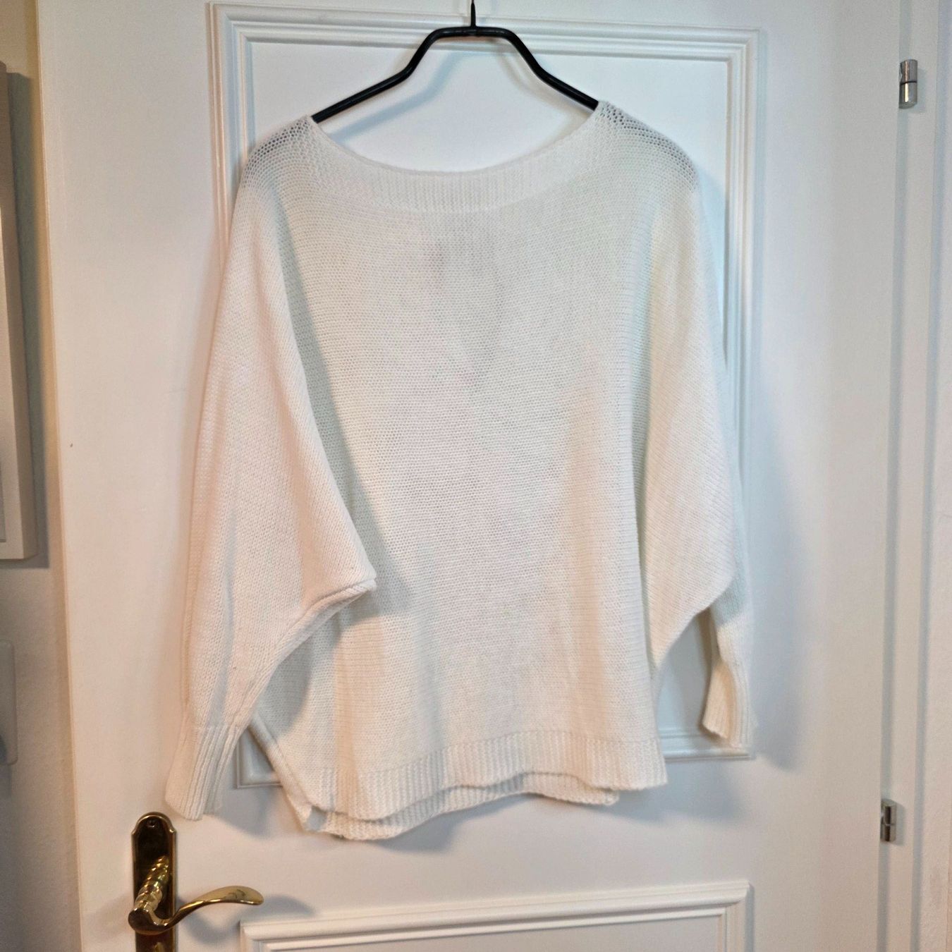 Pulls & Sweat-shirts: Fledermaus Pullover Creme M/L Schleife Rücken Oversize – D'occasion à Wald ZH par CapLux 6