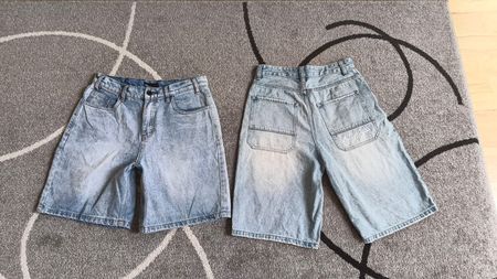 lot de deux short en jeans (1 taille 30, 1 taille 28)
