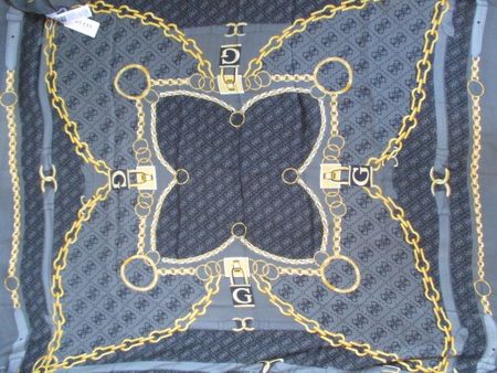 GUESS / neuer Allover-Logo Schal Foulard Scarf 130 x 130 cm