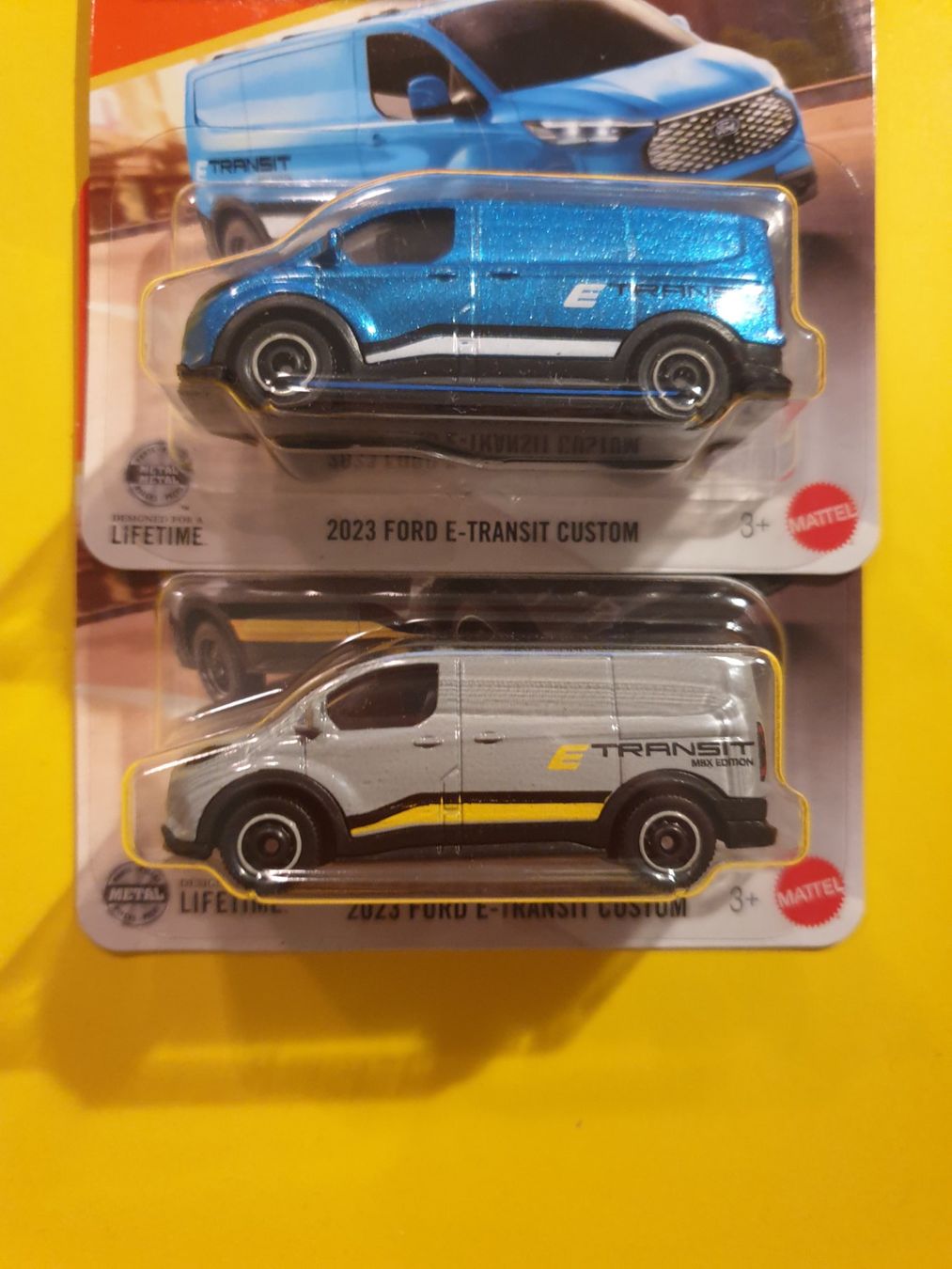 Matchbox Modellini d'auto: 2 x Matchbox 2023 FORD E-TRANSIT CUSTOM – Nuovo e nell'imballaggio originale da Oftringen venduto da Rotor 1