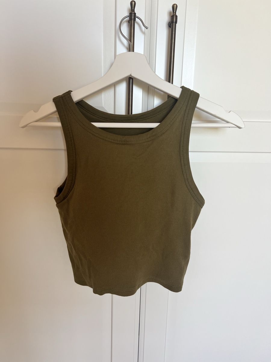 Top: Top vert kaki brassière intégrée UNIQLO – Usato da  venduto da