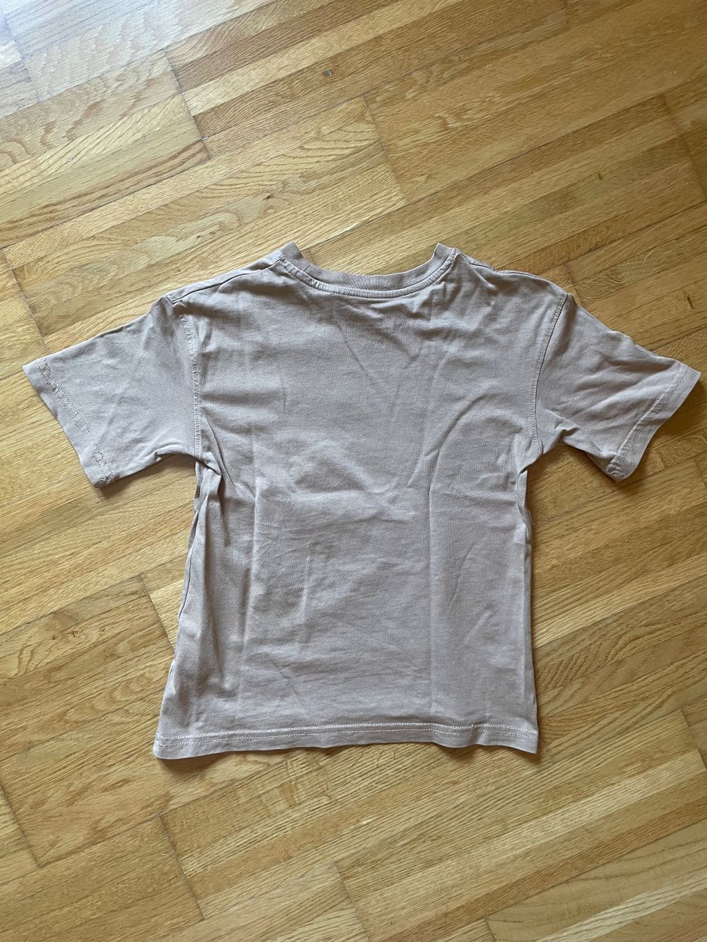 H&M Camicie, T-shirt & Polo: H&M Stitch T-Shirt hellbraun 116 – Usato da Clarens venduto da Lois86 2