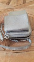 Handytasche mit Portemonnaie/Geldbörse zum Umhängen silber