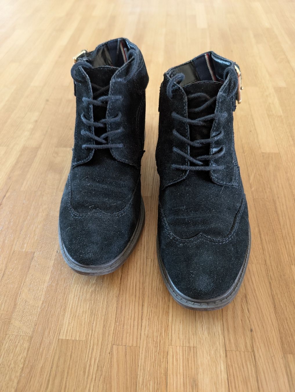 Tommy Hilfiger Scarpe da donna: Tommy Hilfiger Black Suede Ankle Boots - Size 37 – Usato da Zürich venduto da morgannpz