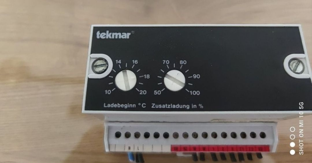 Radiatori: Tekmar 2NR9 060 Heizungsregler – Usato da Horn venduto da Detroit18