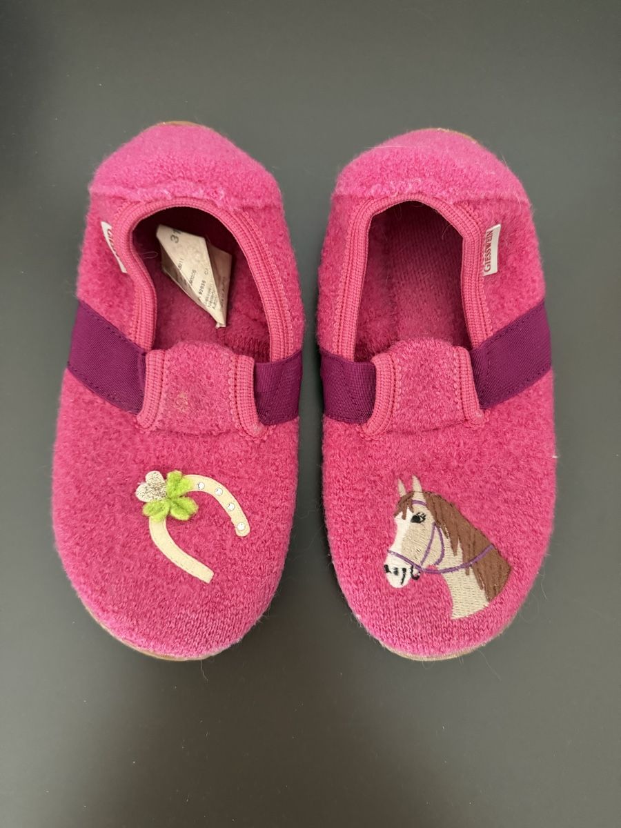 Schuhe für Mädchen: Hausschuhe Giesswein Grösse 31 – Gebraucht aus Bern von Olenush 1