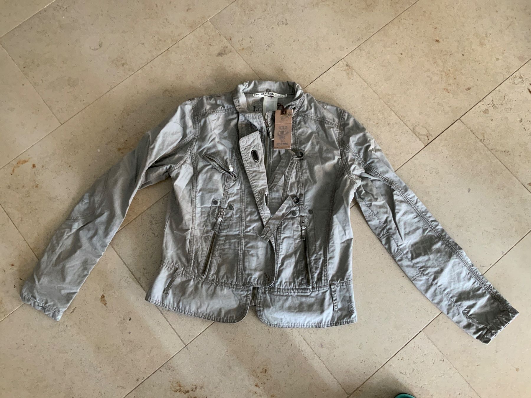 Nile Giacche: Nile Damen Jacke M Neu – Nuovo e nell'imballaggio originale da Buchs SG venduto da Sunie