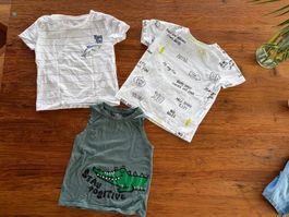3 Kinder T-Shirts gemustert Grösse 110 guter Zustand