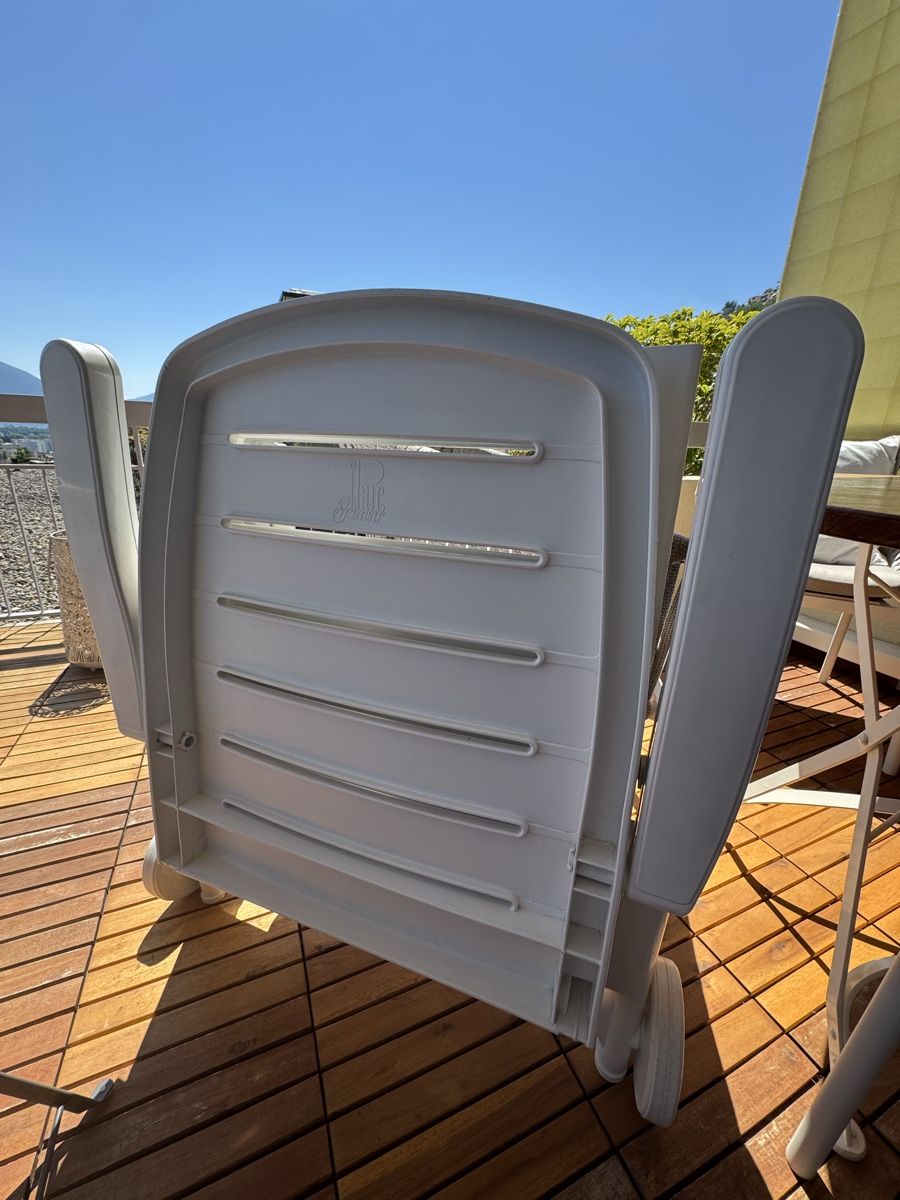 Chaises longues: Sonnenliege weiss – D'occasion à Farnern par allthingspreloved 1