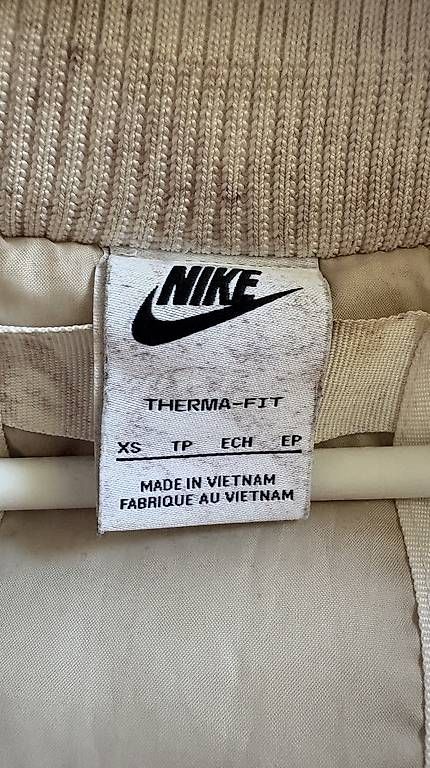 Nike Giacche: Nike Oversized Jacke – Usato da Seon venduto da Latanisha.huber 4