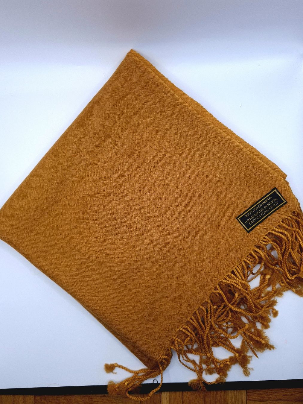 Foulard & Sciarpe: Écharpe  en cachemire pashmina, couleur moutarde – Nuovo e nell'imballaggio originale da La Chaux-de-Fonds venduto da Luxary.25cachmirepro 8
