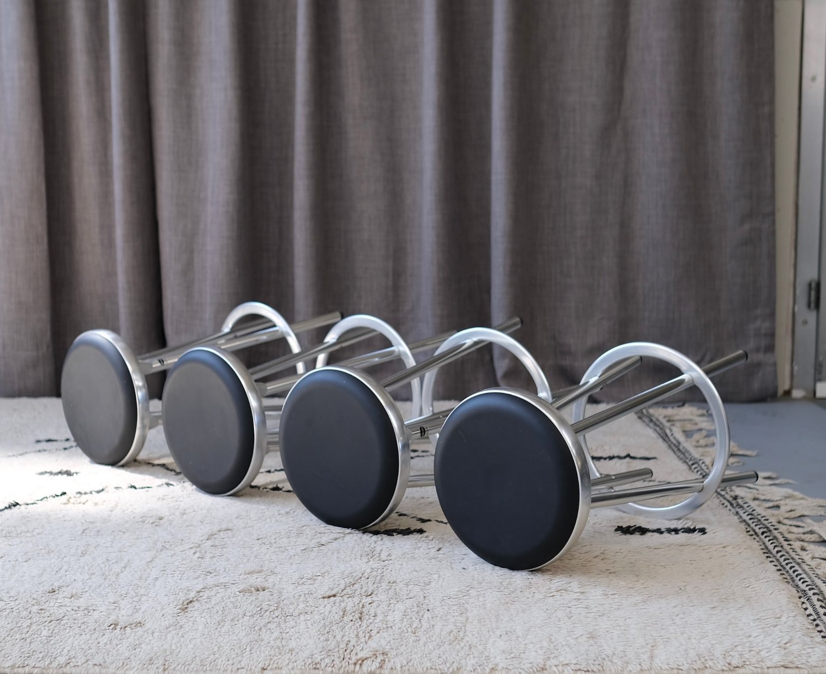 Sgabelli: 4 Bar stools by Joan Casas I Ortinez for Indecasa – Usato da Bern venduto da Zmodern_CON 5
