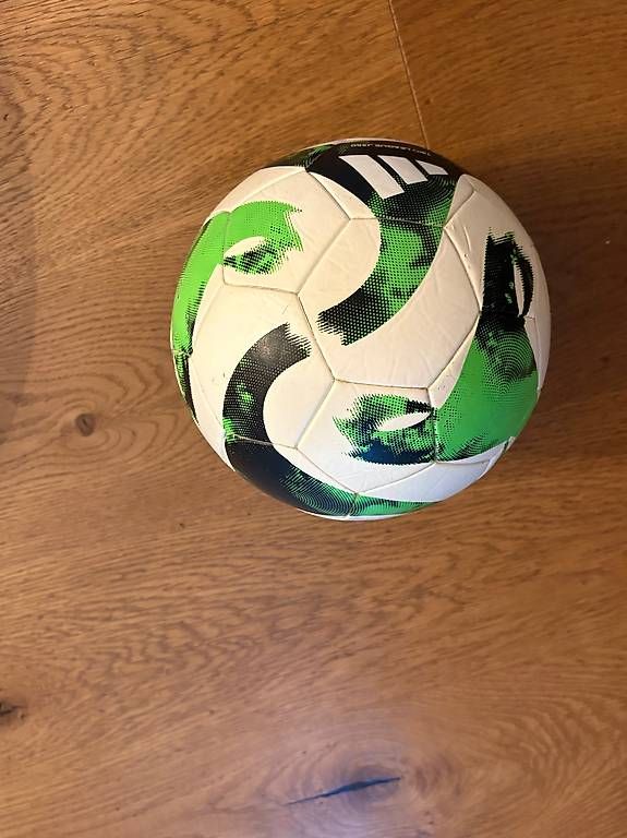 Palloni: 2 Fussbälle  – Usato da Wädenswil venduto da mar_9xg7 1