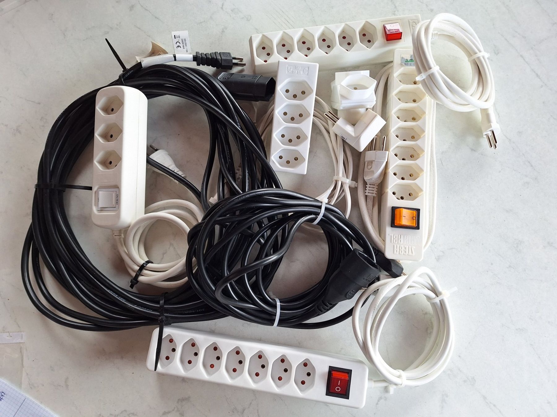 Cavi: 10 TEILIGES KABEL & STECKLEISTEN SET – Usato da Huttwil venduto da Kunterbuntli