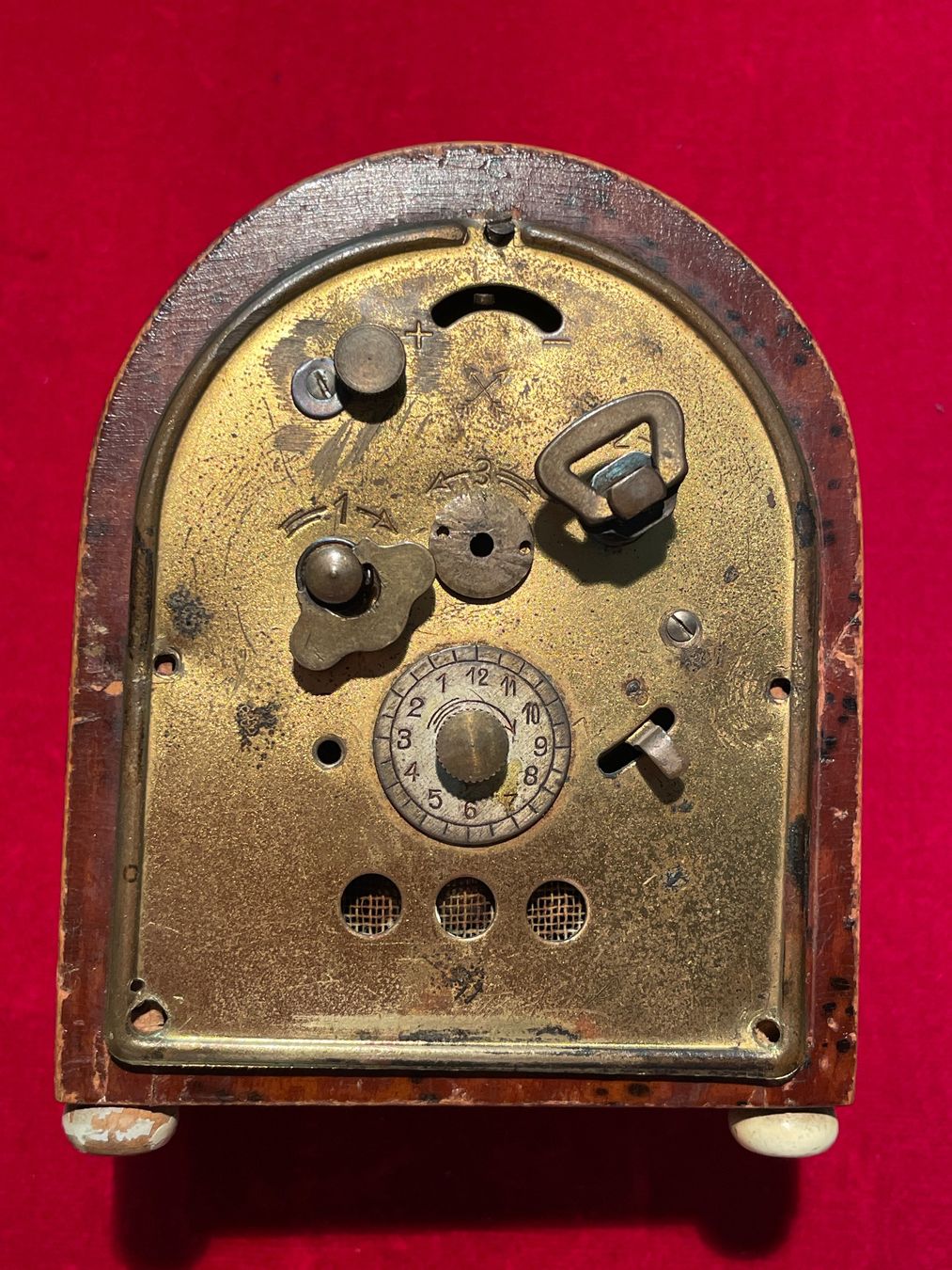 Réveils: Wecker H.A.U. Pfeilkreuz (später Junghans) – D'occasion à Basel par squareone100 1