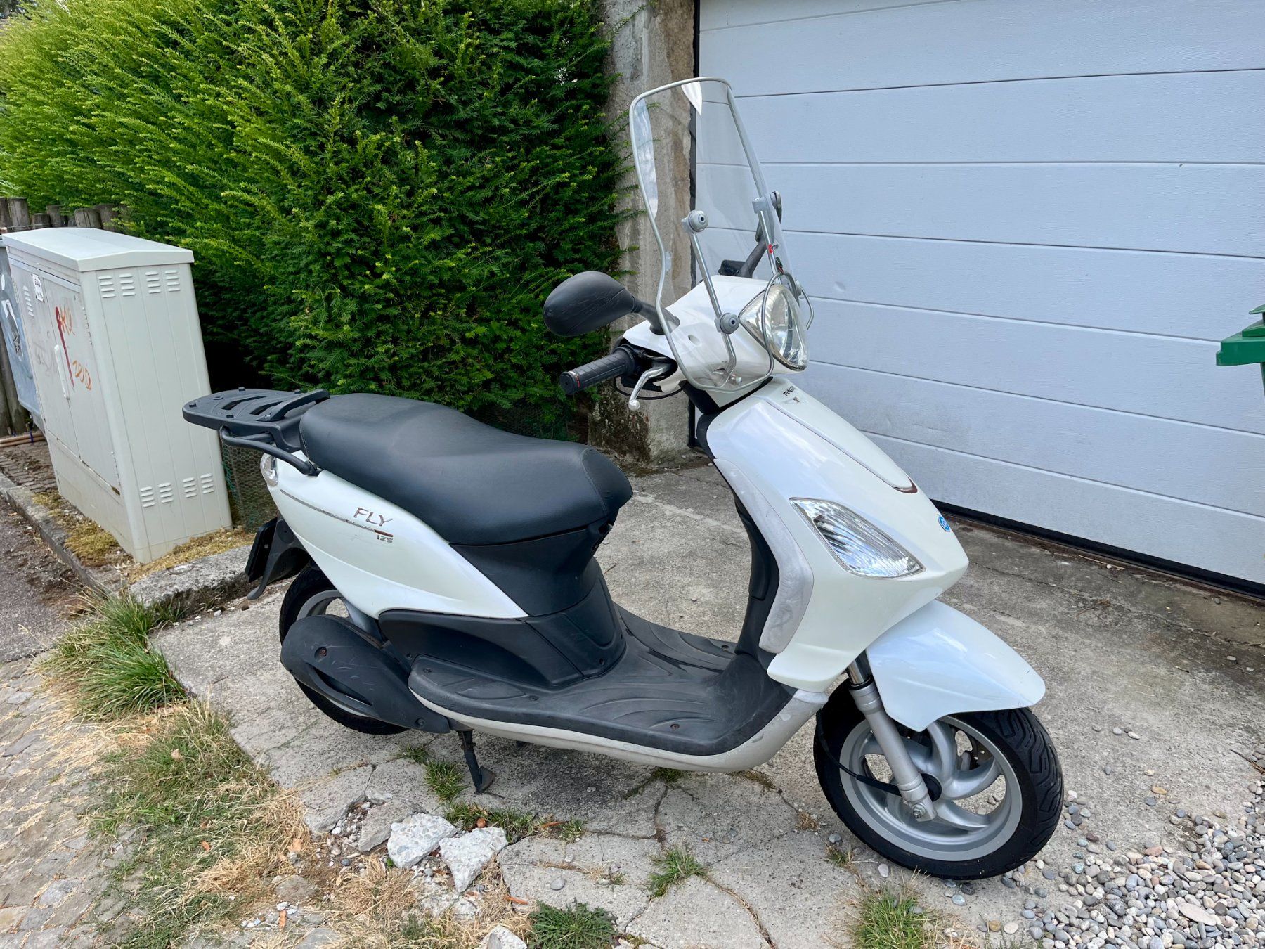 Piaggio Scooters: Piaggio Fly 125 weiss – Gebraucht aus Binningen von NadiaSpycher4102 1