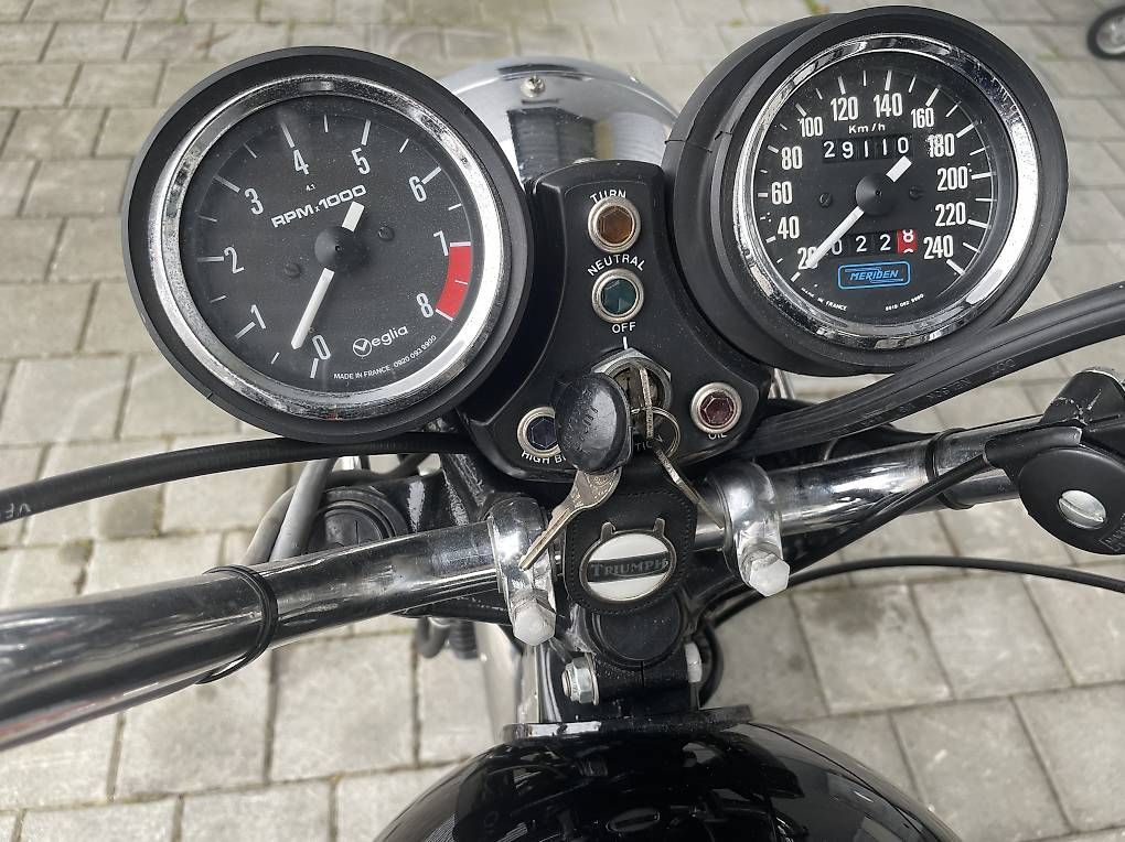 Strada: Triumph 750 Bonneville – Usato da Unterägeri venduto da BSA_A65 4
