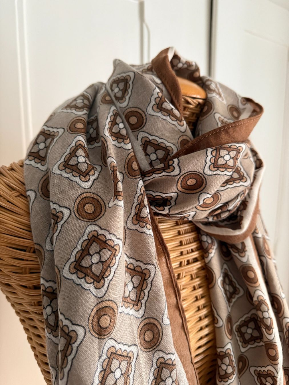 Foulards, Tücher & Schals: Schal Tuch braun-weiss gemustert – Gebraucht aus Zürich von Diazaio 2