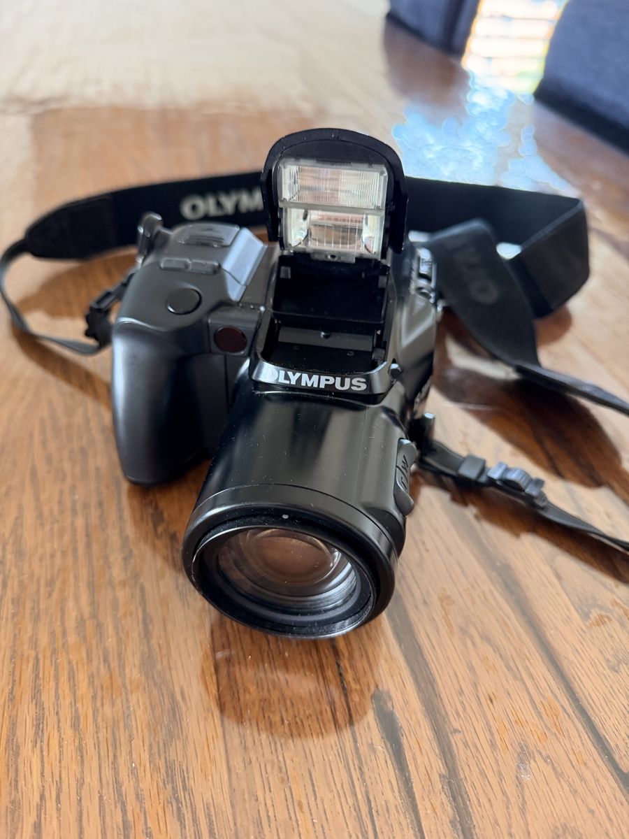 Olympus Fotocamera: Olympus IS-1000 Spiegelreflexkamera mit Zoomobjektiv – Usato da Zürich venduto da Gadgets2020 1