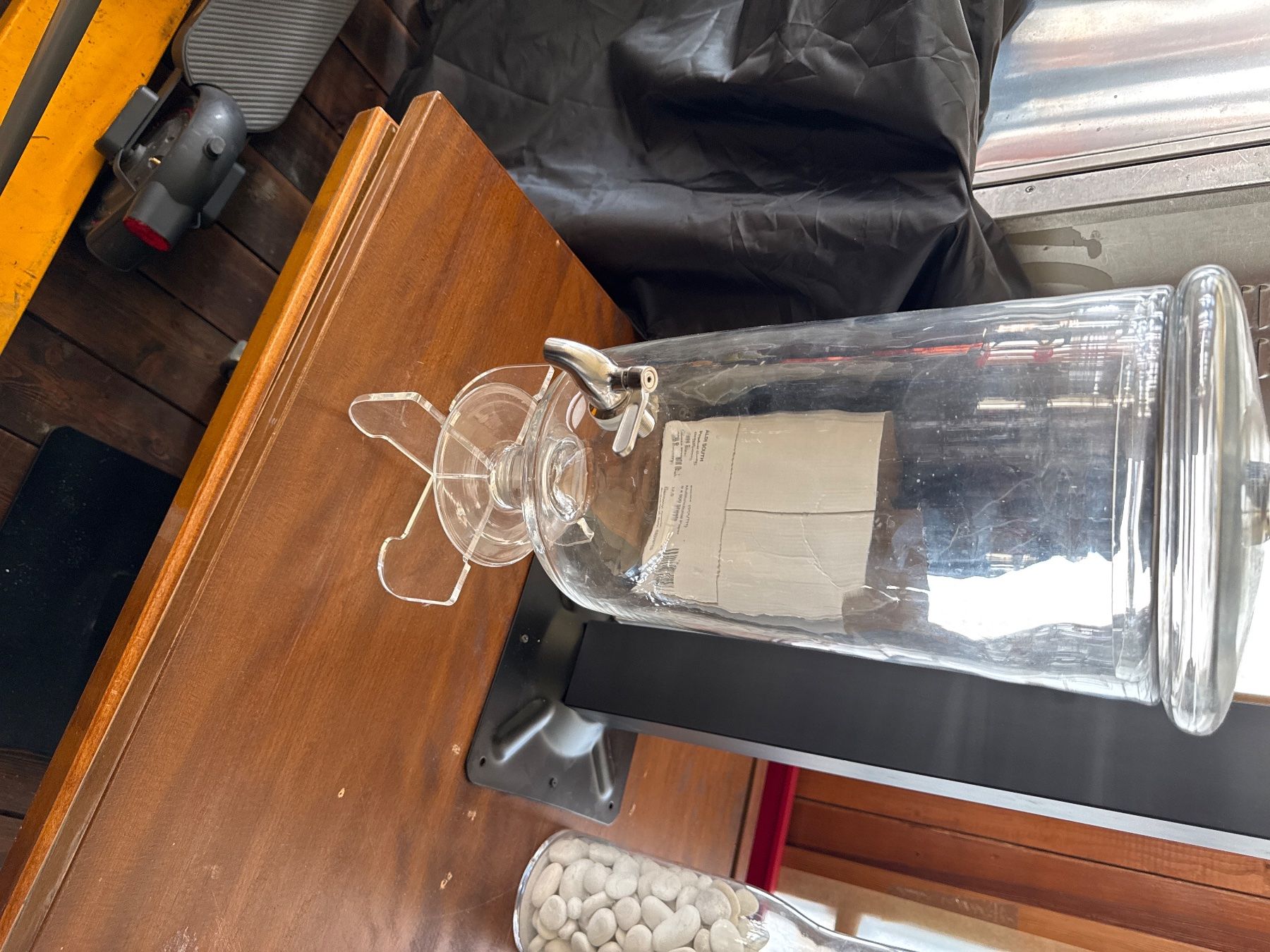Bicchieri: Dispenser liquidi vetro trasparente supporto nero 50cm – Usato da Wetzikon ZH venduto da rem_pfn7