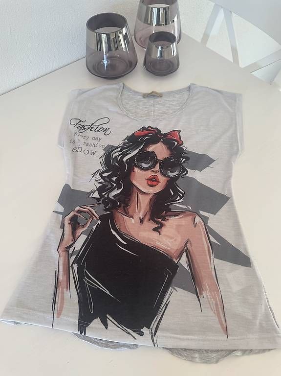 T-shirt: Tshirt mit Print S Zauberstern – Usato da Oberglatt ZH venduto da jul_nhy7 1