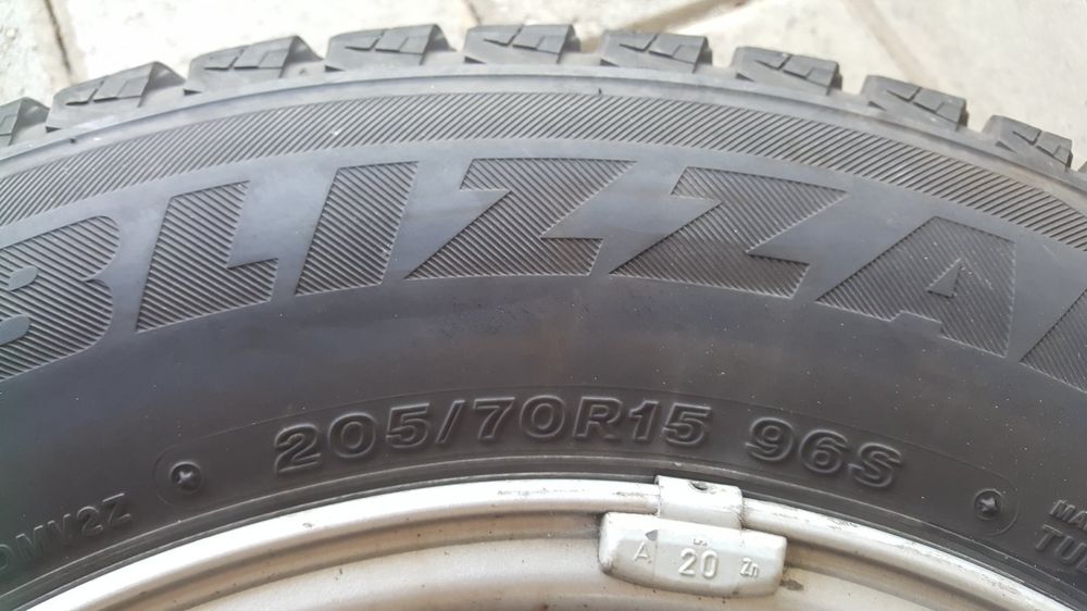 BRIDGESTONE Reifen 205/70 R15 96S mit Alu Felgen | Kaufen auf Ricardo